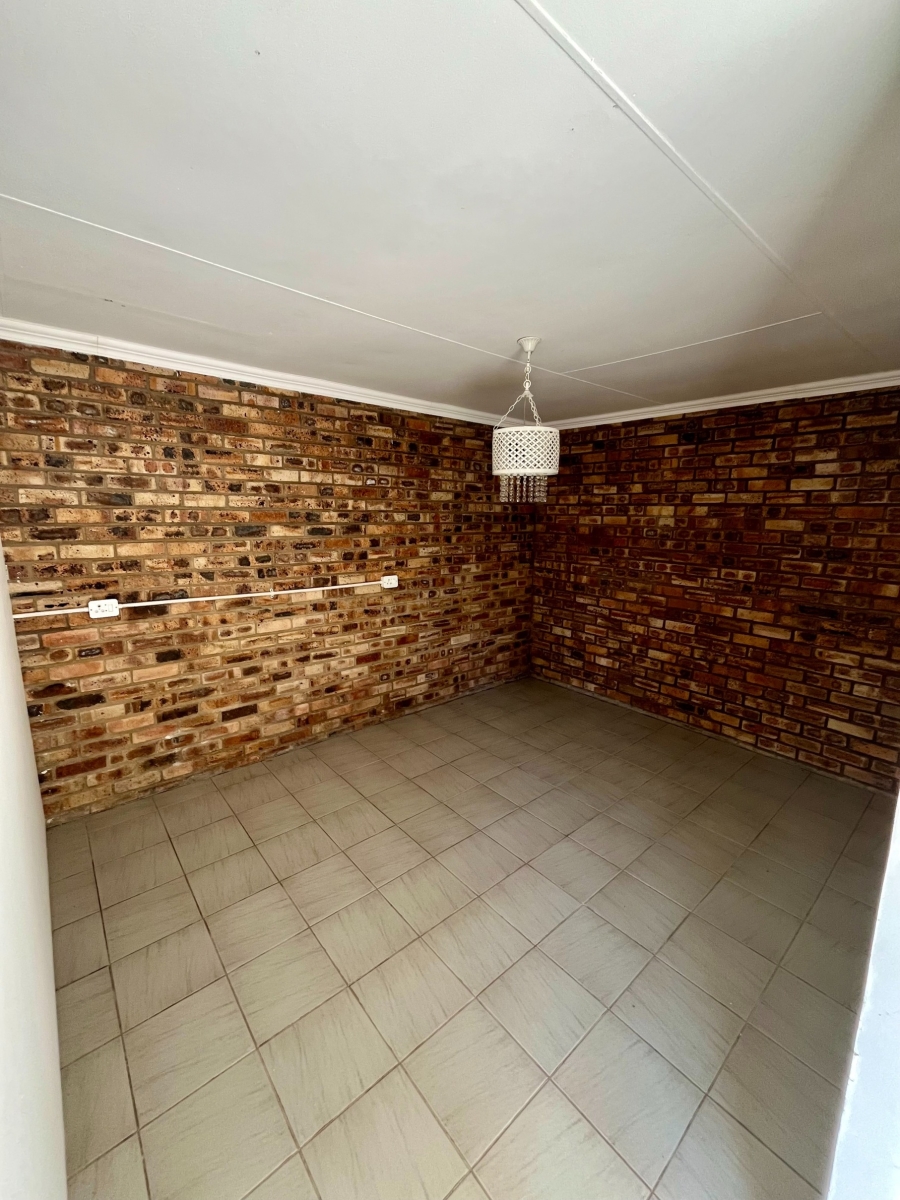 4 Bedroom Property for Sale in Flamwood North West
